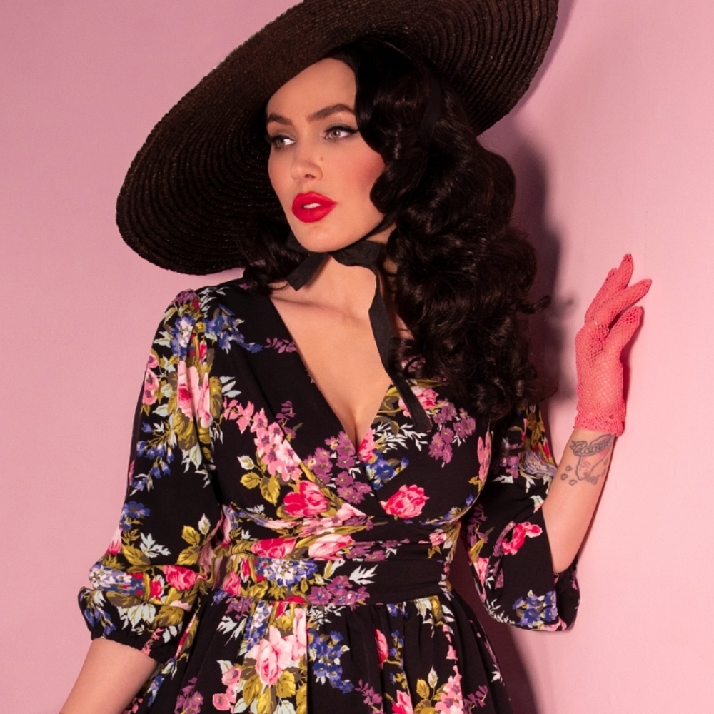 BAWDY CROPPED BLOUSE IN BLACK VINTAGE FLORAL